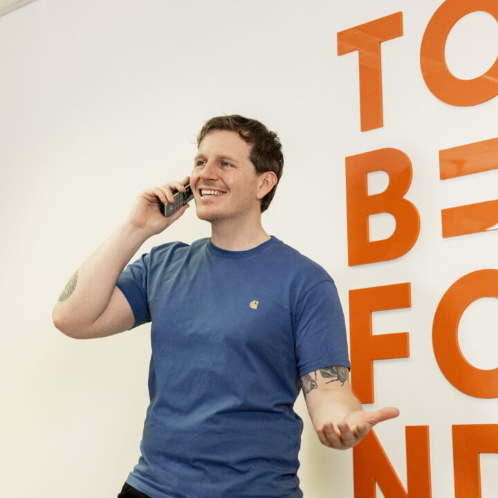 Wouter aan het bellen